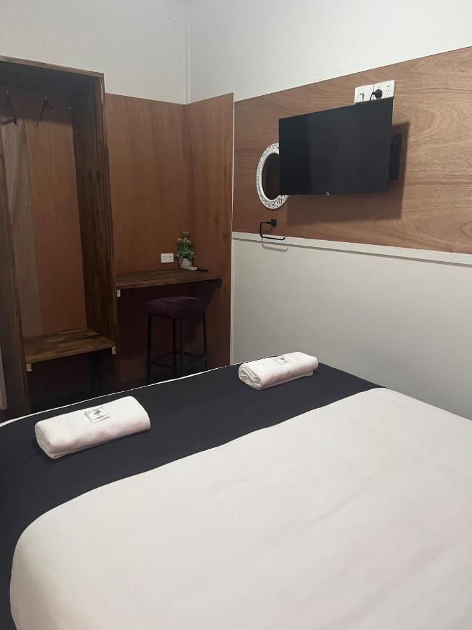 Gin Gin Budget Accommodation Exteriör bild