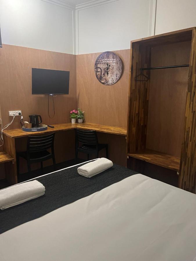 Gin Gin Budget Accommodation Exteriör bild